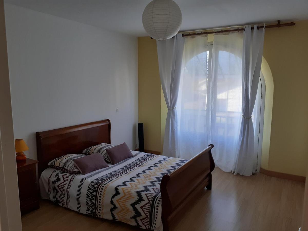 Appartement Spacieux Et Lumineux Oloron-Sainte-Marie Exteriör bild